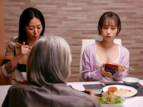 어머니는 딸과 재혼하고 하루 종일 범해진다.