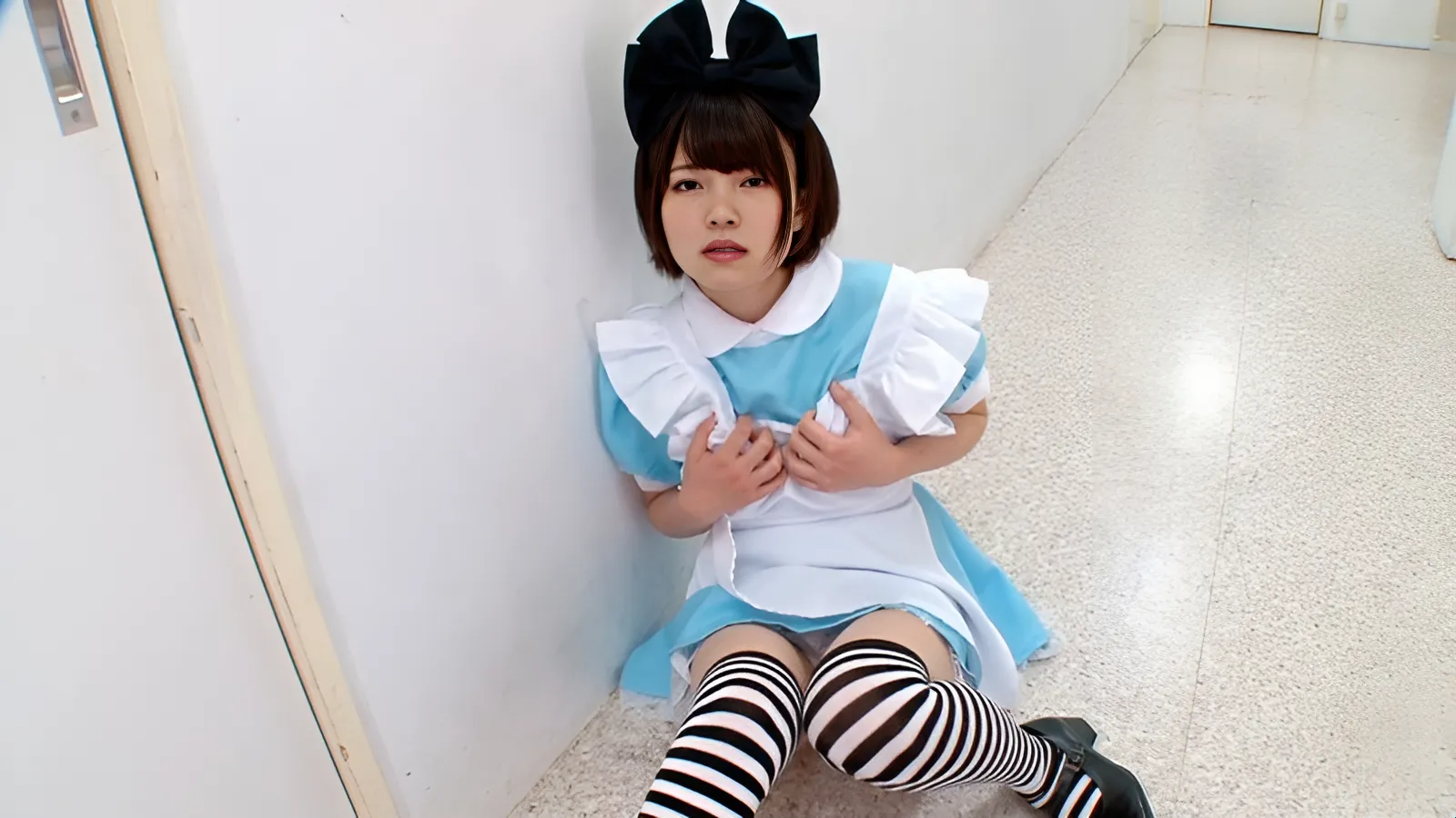 ARM-543 La ragazza in cosplay si masturba e finisce