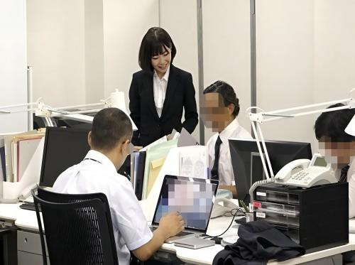 Toen Eimi Fukada als secretaresse werkte