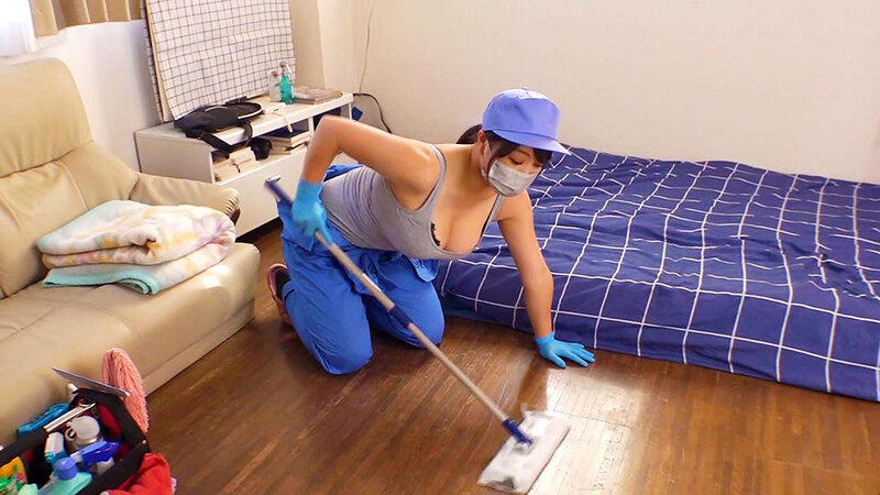 DVRT-022 Thanh niên cô đơn thuê giúp việc về để địt