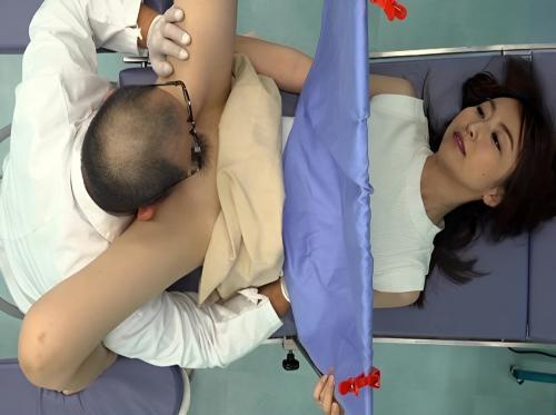 Bác sĩ phụ khoa biến thái thích bú lồn bệnh nhân