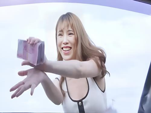 운전기사는 개성 있는 여성 손님에게 성매매를 샀다